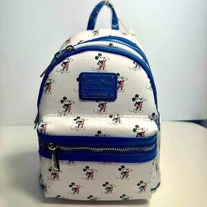 NWT. Loungefly Disney Parks Mickey Mouse Americana patriotic Mini Backpack.
